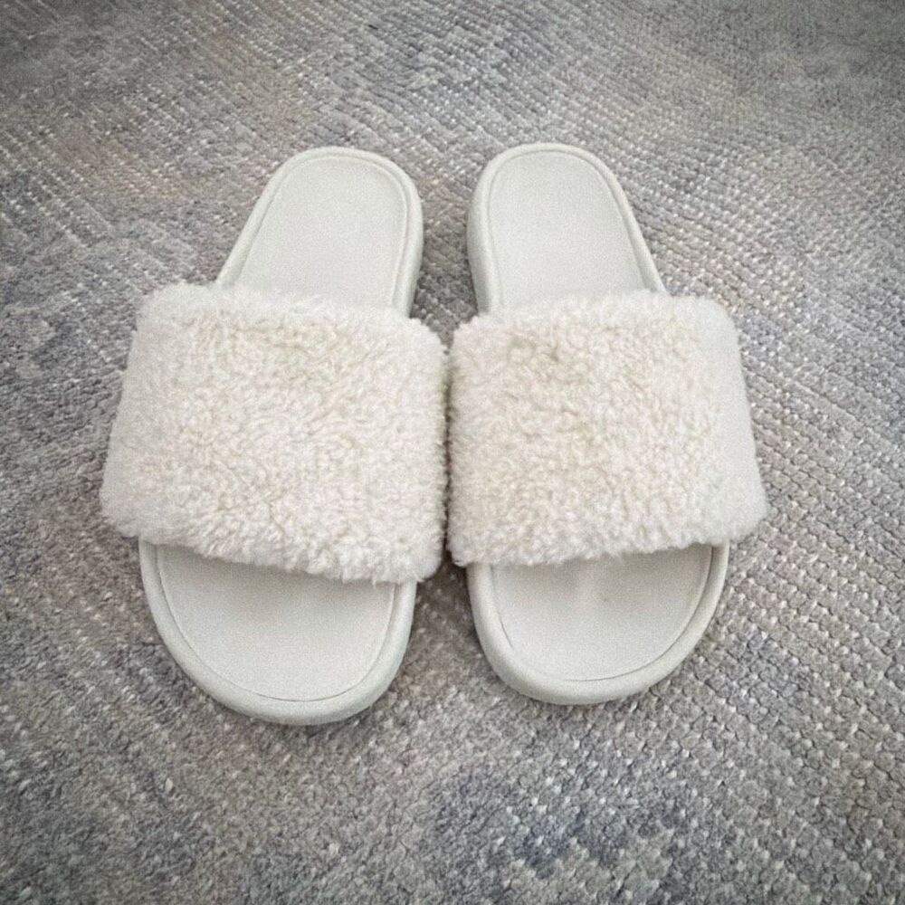 Lululemon Fleece Restfeel Slides Size 7 - Picture 3 of 11